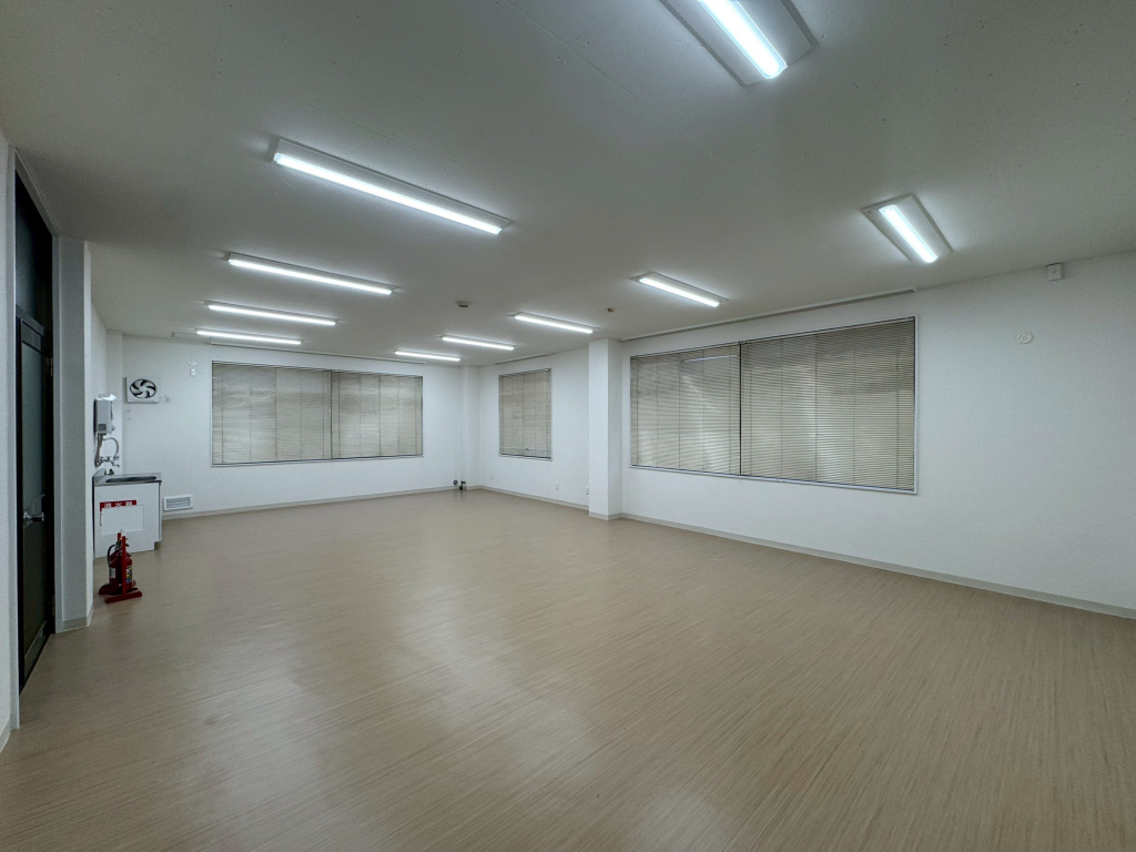 白を基調とした内装にリフォーム済み