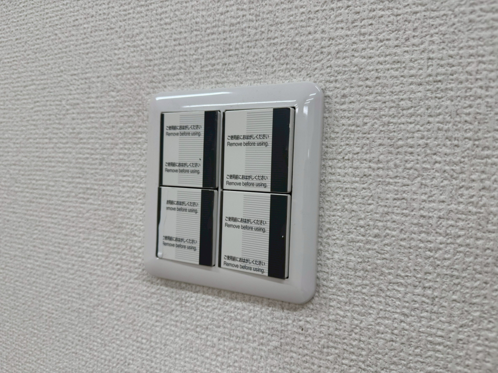電気スイッチ、コンセントプレート等も交換済み