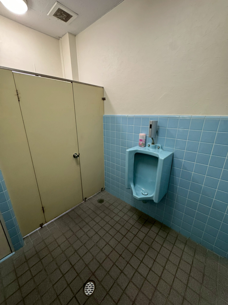 2階フロア用の共同トイレも綺麗です。