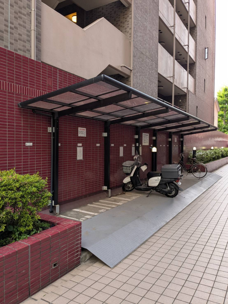横浜クリード　駐輪場