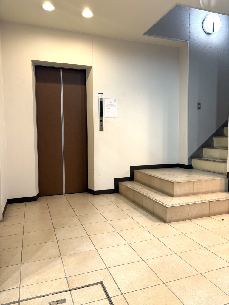 汐留AZビル　玄関ホール・エレベーター