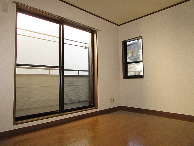 3面に窓があり開放感のあるお部屋です♪