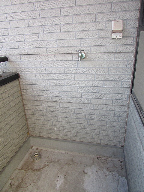 バルコニーに洗濯機置場完備♪