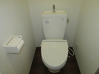 トイレ　バストイレ別　窓もあり換気良好♪