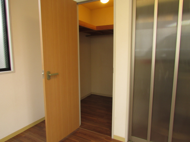 洋室7帖　大きな収納付きのためお部屋を有効的に使えます♪