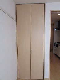 大きな収納完備でお部屋を有効的に使えます♪