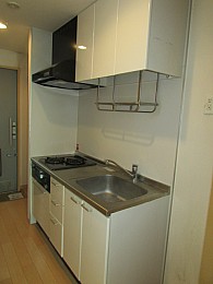 スペース広めで調理のしやすいキッチンです♪