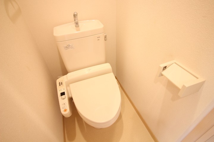 トイレ　バストイレ別　温水便座
