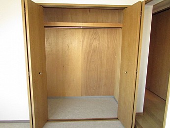 たっぷり収納可能な大きな収納完備♪