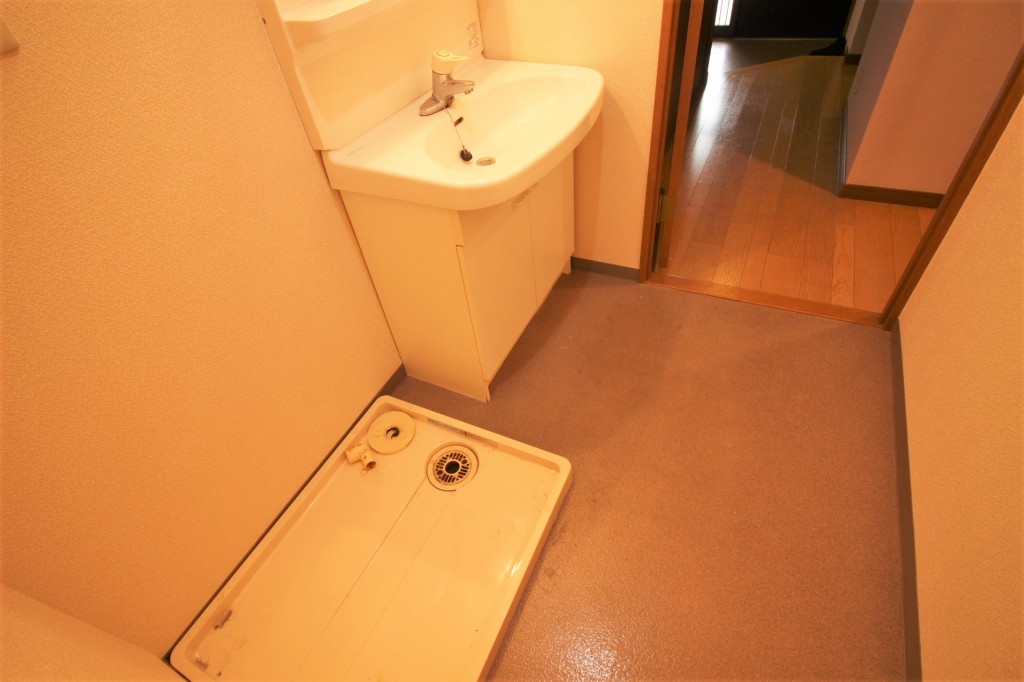 室内洗濯機置場完備で雨の日も安心♪