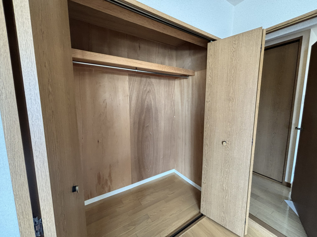 たっぷり収納可能な大きな収納完備♪