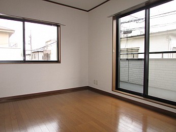２階角部屋・２面採光