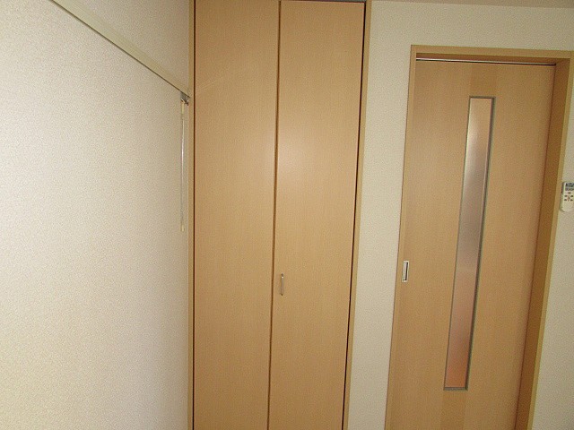 高さと奥行のある大きな収納完備でお部屋を有効的に使えます♪