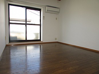 洋室6帖 人気のバルコニー付きのお部屋です♪