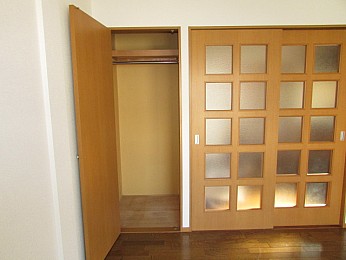 洋室6帖　奥行のある収納付きでお部屋を有効的に使えます♪