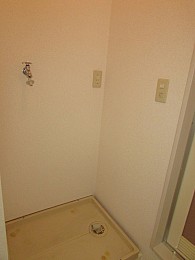 室内洗濯機置場完備で雨の日も安心♪