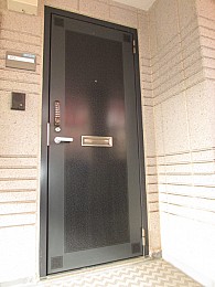 人気のオートロック完備でセキュリティーも安全です♪