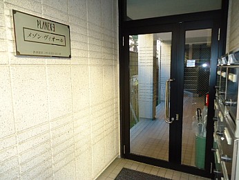 エントランス　オーナー様の管理のいきとどいたお部屋です♪