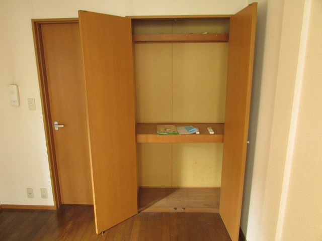 高さと奥行きのある大きな収納完備