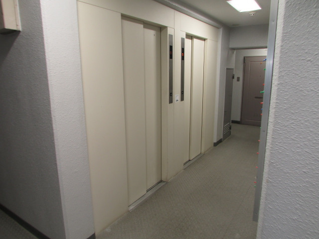 エレベーター２基