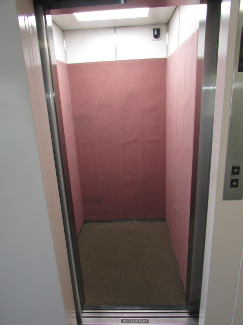 エレベーター内