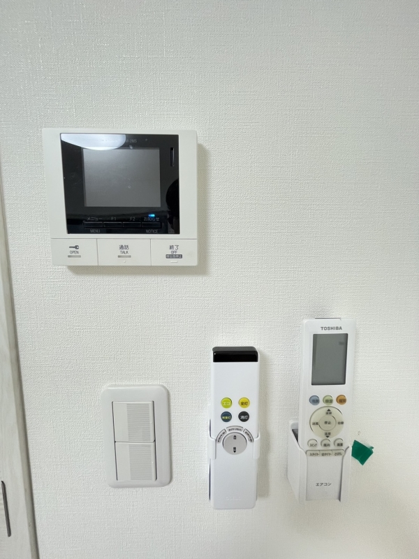 "モニター付きイヤホン、各種リモコン"