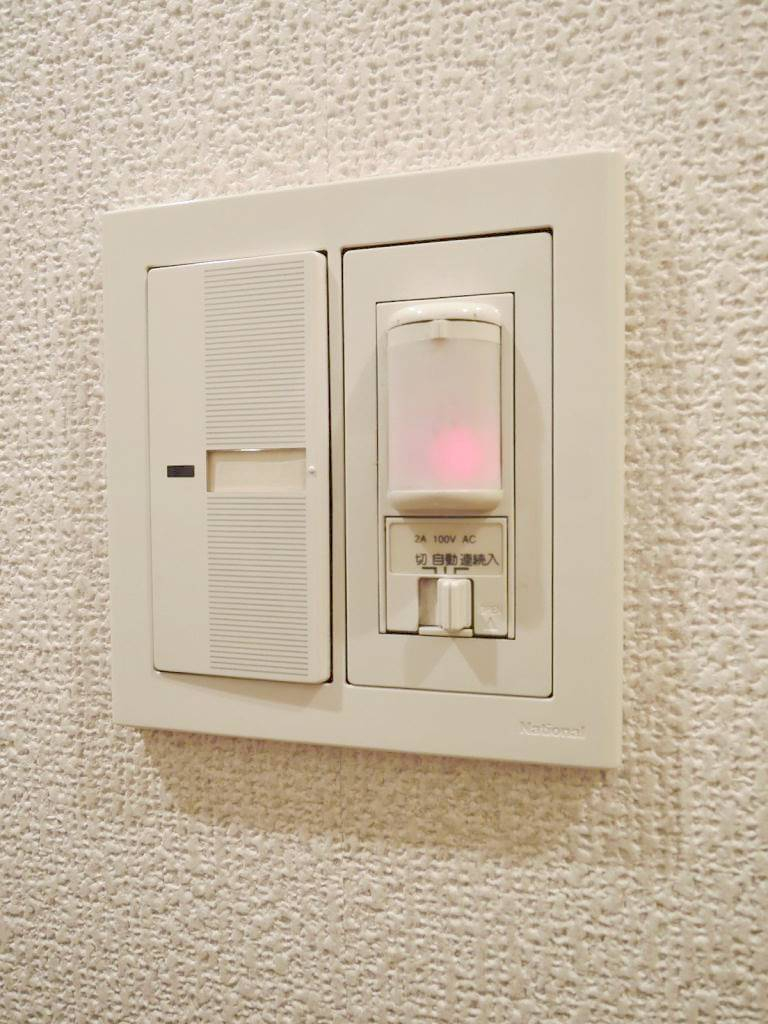 人感センサー。玄関に来ると自動で照明が点灯