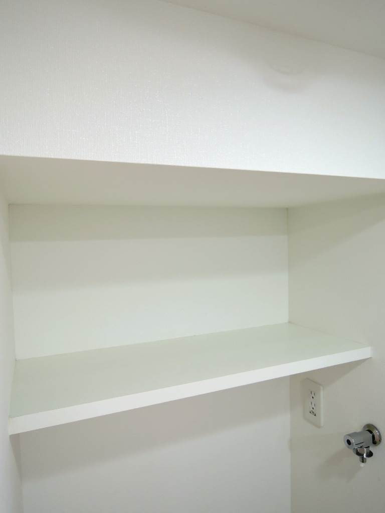 洗濯機置場上の棚