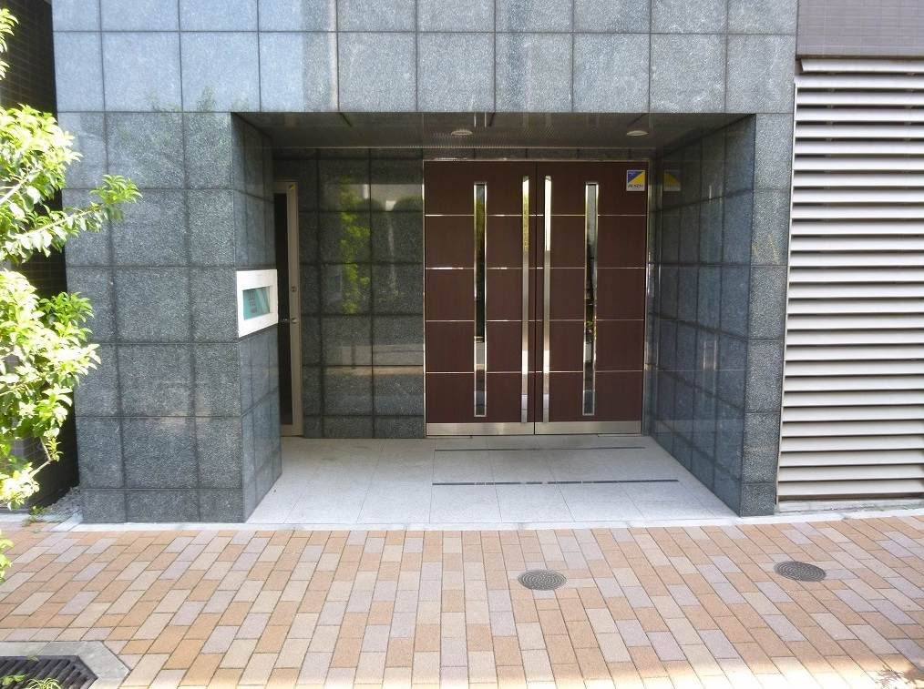 エントランス前