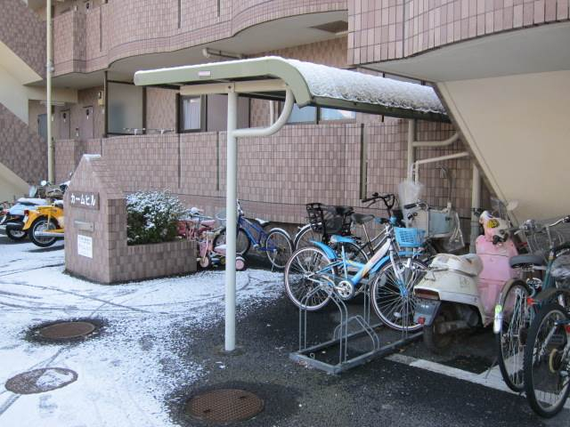 エントランスと駐輪場