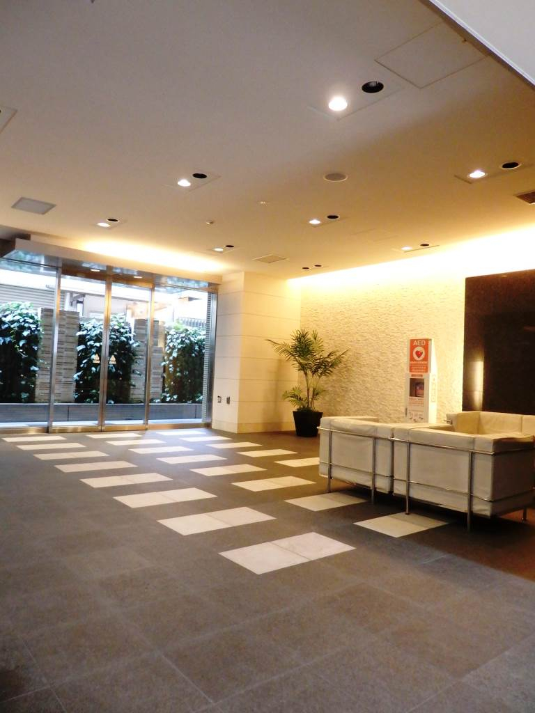 お待ち合わせなソファーあり