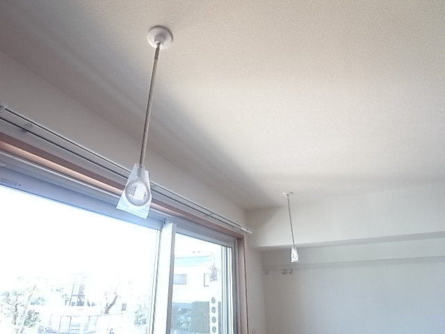雨の日にも重宝する室内物干し具！