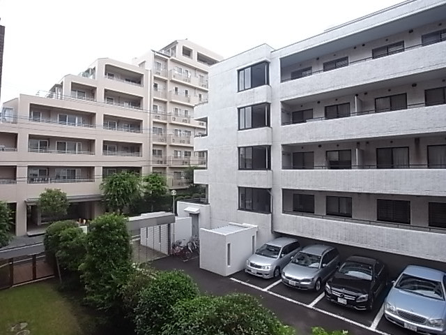 東南方向の眺望（写真は203号室のもの）
