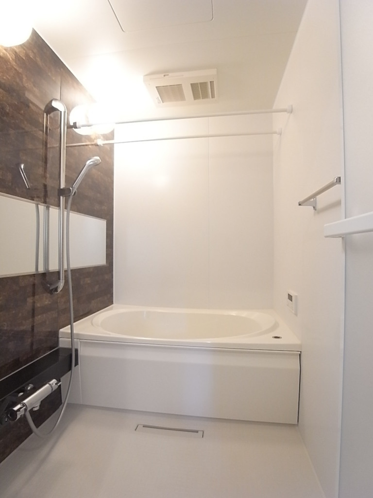 追い焚き・乾燥機能付きの浴室！一日の疲れを癒して下さい♪