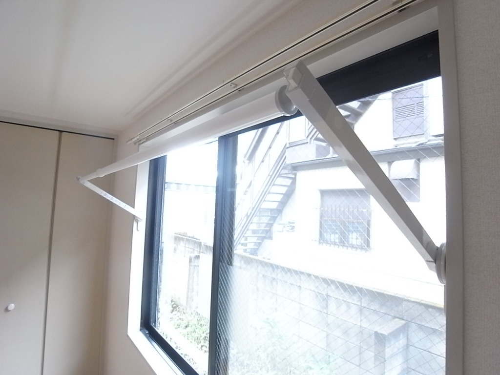 雨の日にも重宝する室内物干し具！