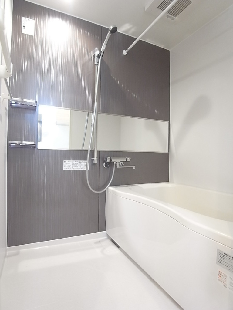 シックな浴室。一日の疲れを癒してください！