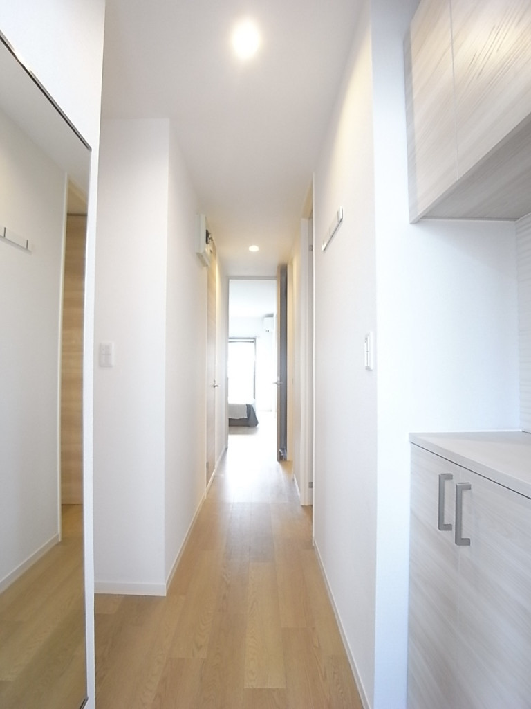 玄関から室内方向を撮影！