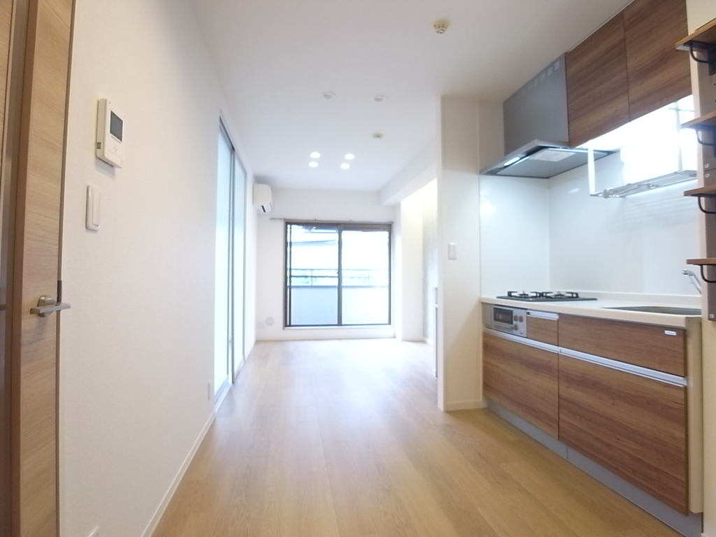 リビング　キッチン側から撮影