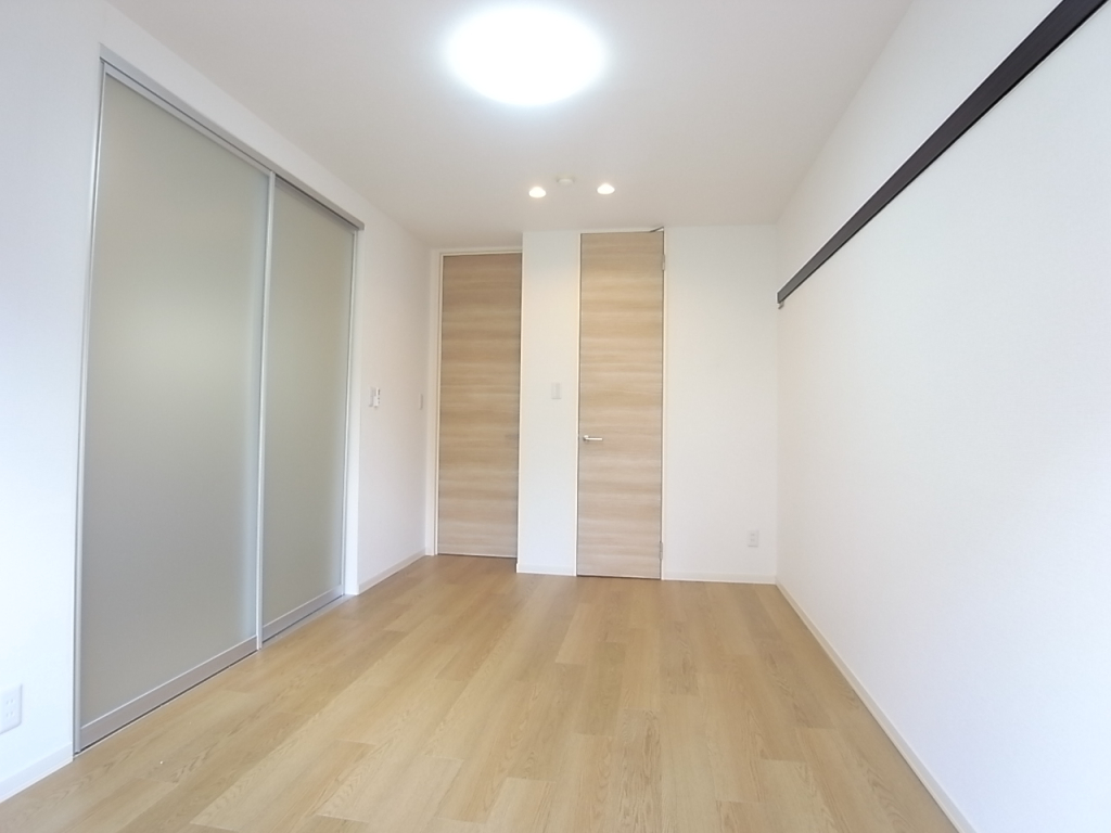 バルコニー側から撮った西側洋室