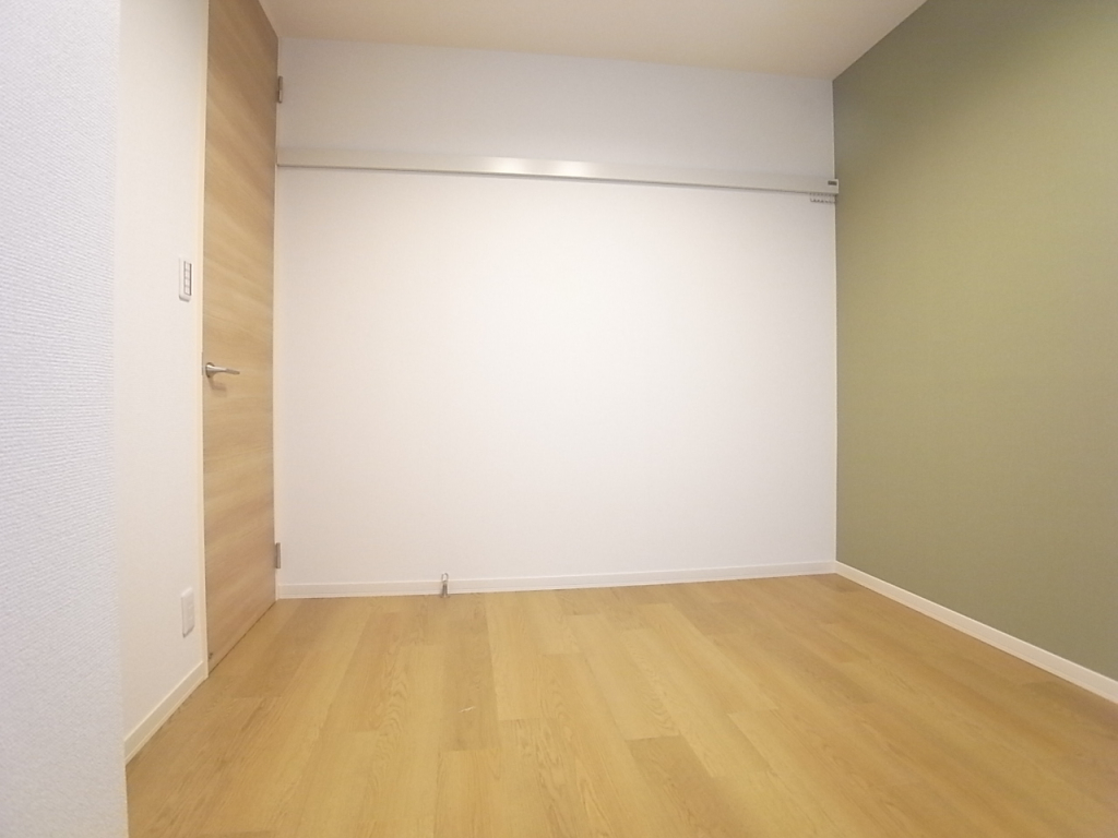 別角度から撮った東側洋室