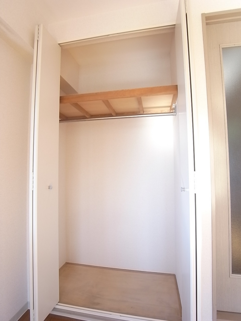 お部屋の収納はクローゼット！