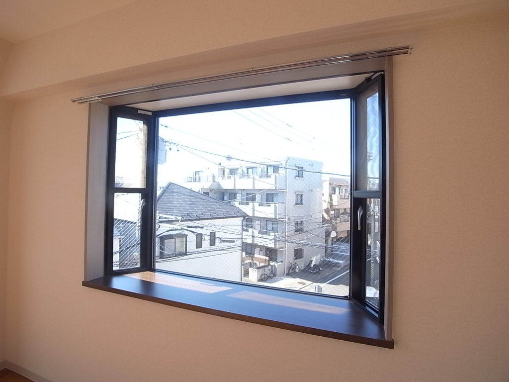 出窓が大きい！