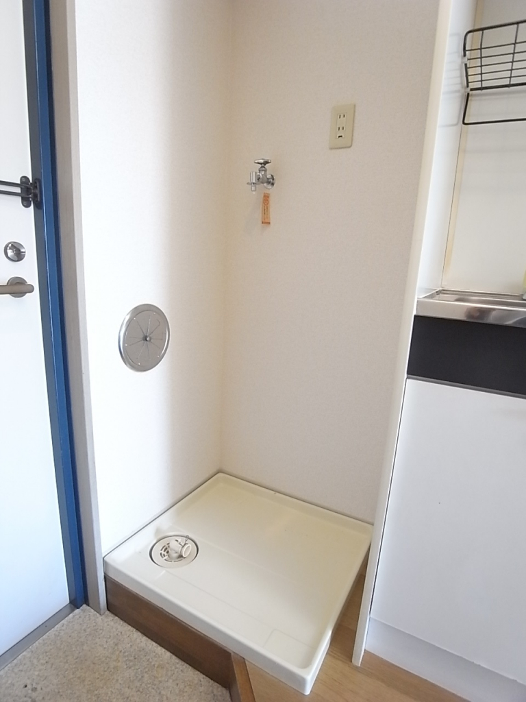 洗濯機置場。水漏れ時に安心の防水パン付き！