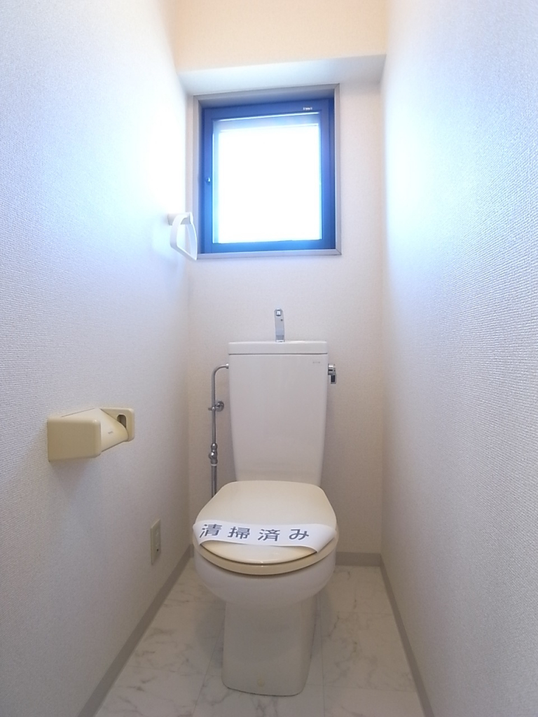 換気窓のあるトイレ！明るい！