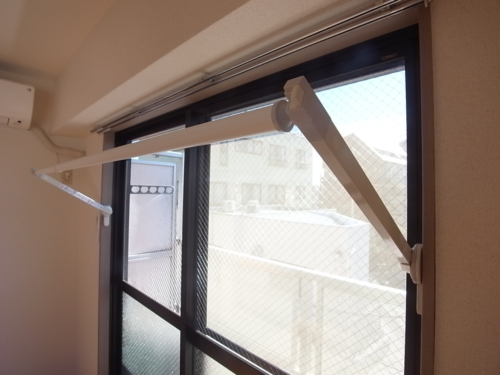 雨の日にも重宝する室内物干し具！