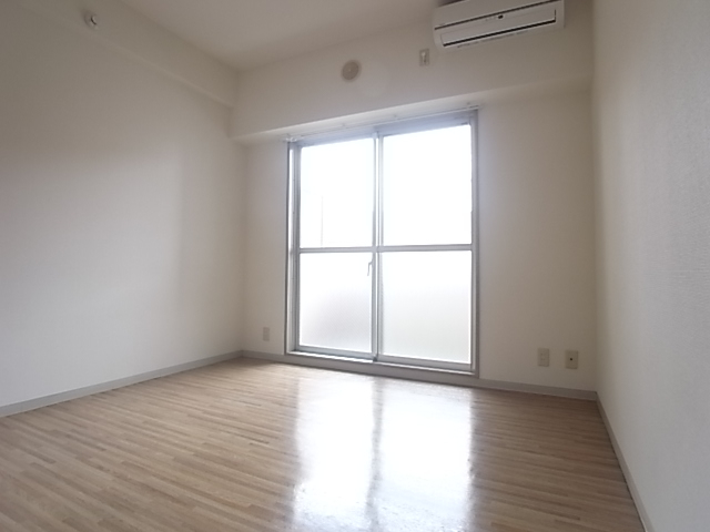 天井高のあるお部屋なので広く見えます！