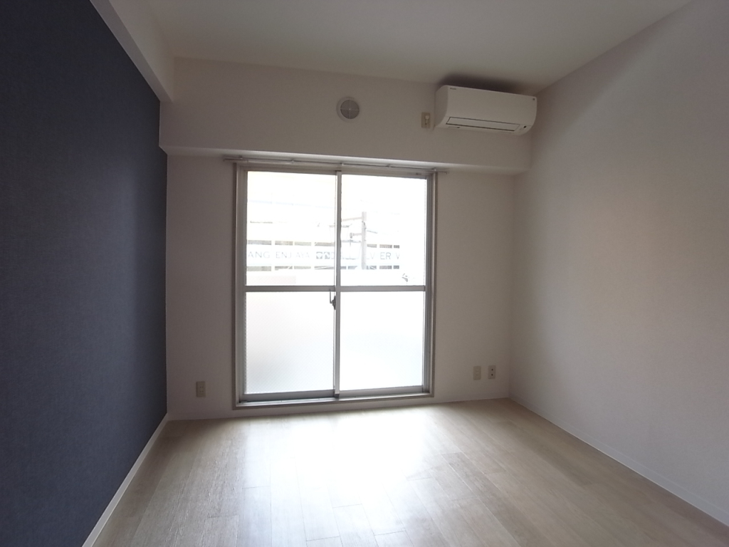天井高のあるお部屋なので広く見えます！