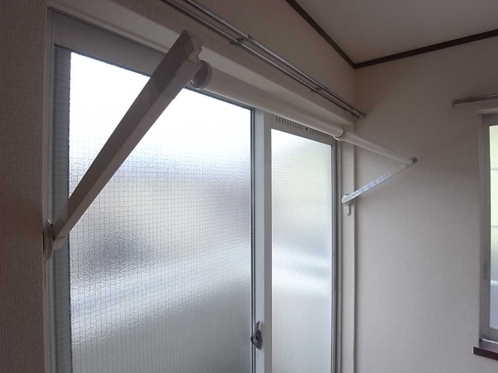 雨の日にも重宝する室内物干し具！
