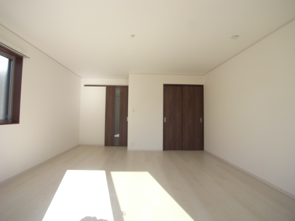 2階南側洋室は広めの13.3帖！