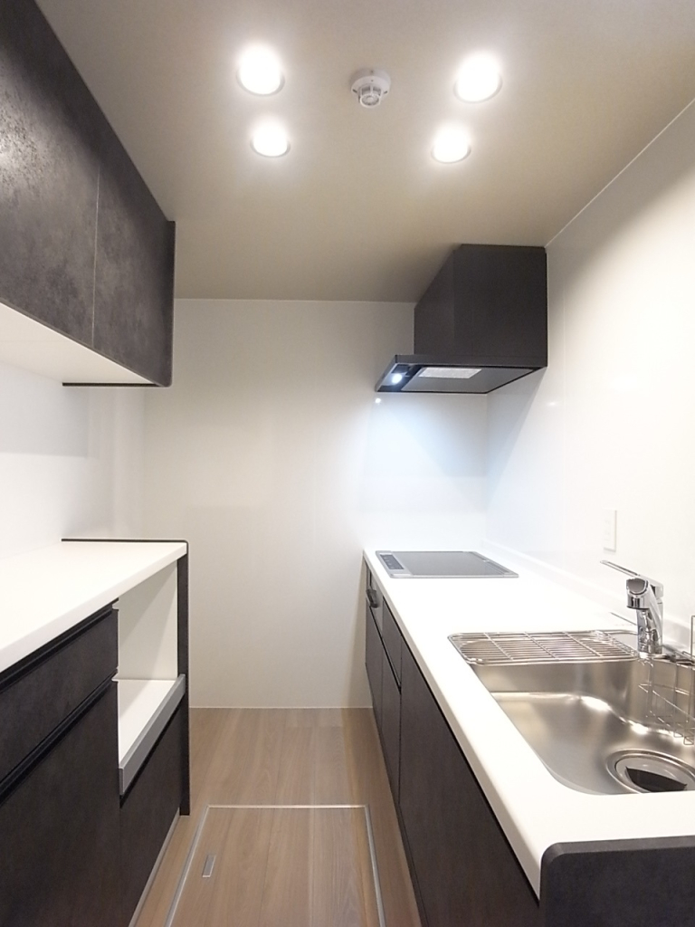 キッチンの背面にはカップボード！